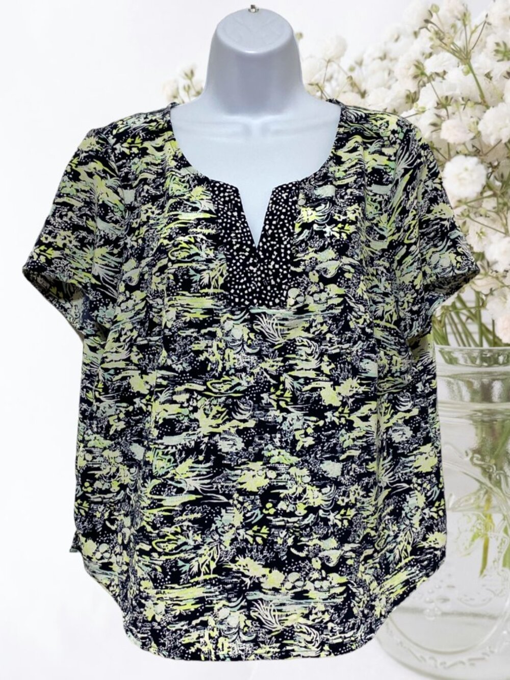Christopher & Banks-Women's Petite Large Pullover Top V-Neckline Light Weight